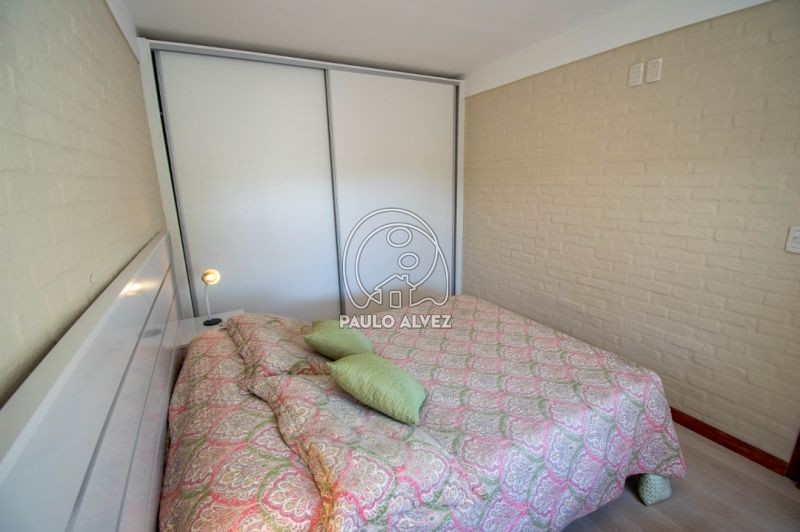 Dormitorio con aire acondicionado