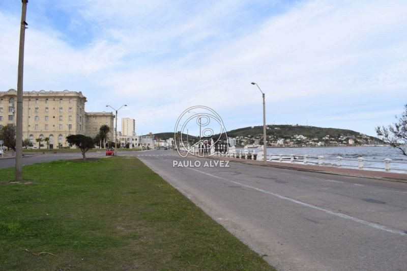 Sobre Rambla de Los Argentinos