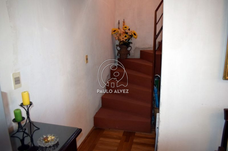 Escalera a dormitorios