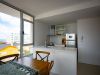 Cocina equipada con muebles 
