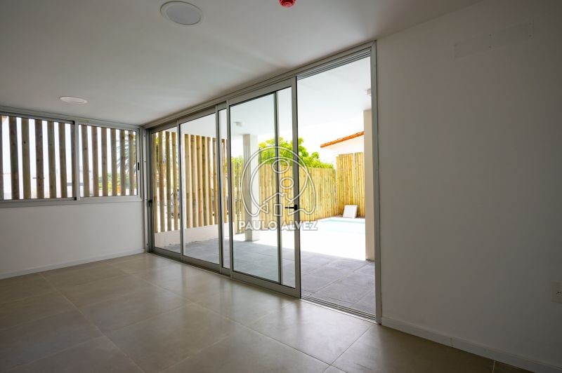 Acceso a piscina 