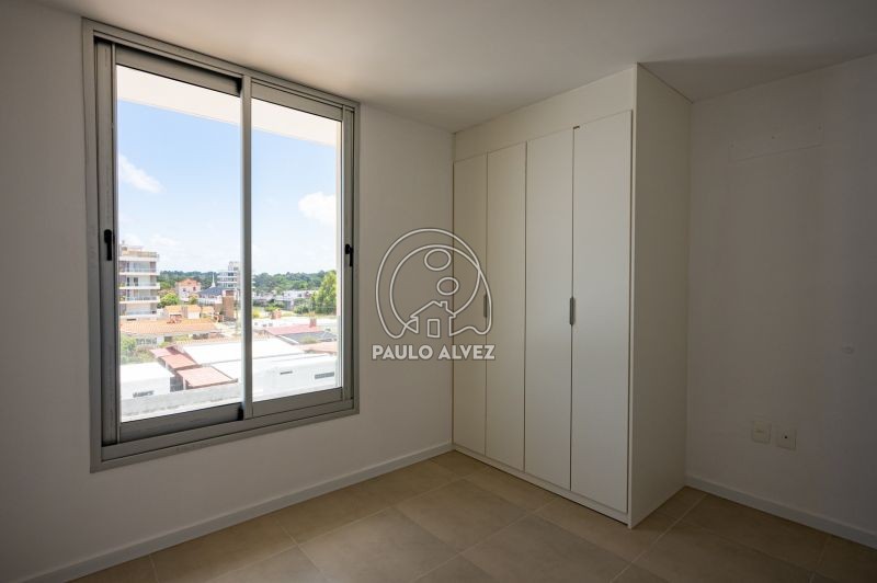 Dormitorio con placares 