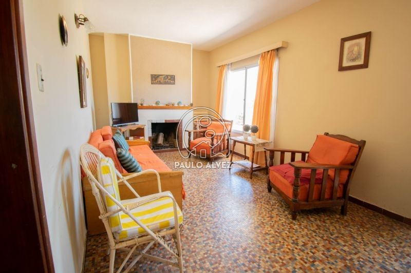 Living con estufa a le&ntilde;a