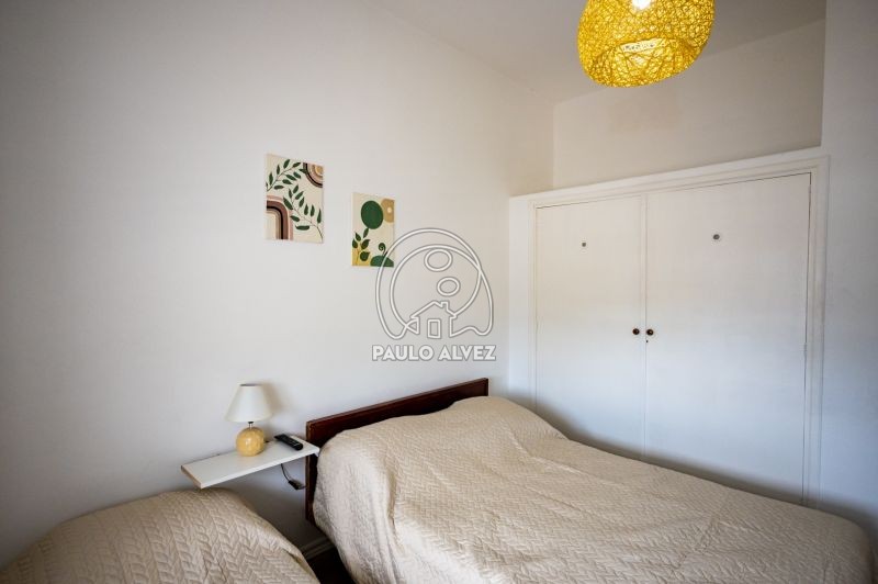 Dormitorio con placares empotrados 