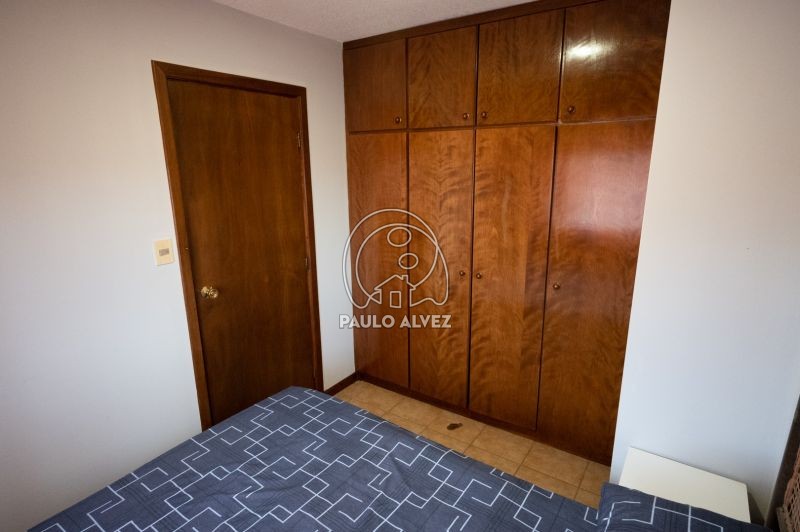 Dormitorio con placares empotrados 