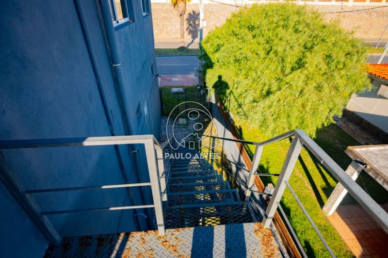 Escalera a parrillero 
