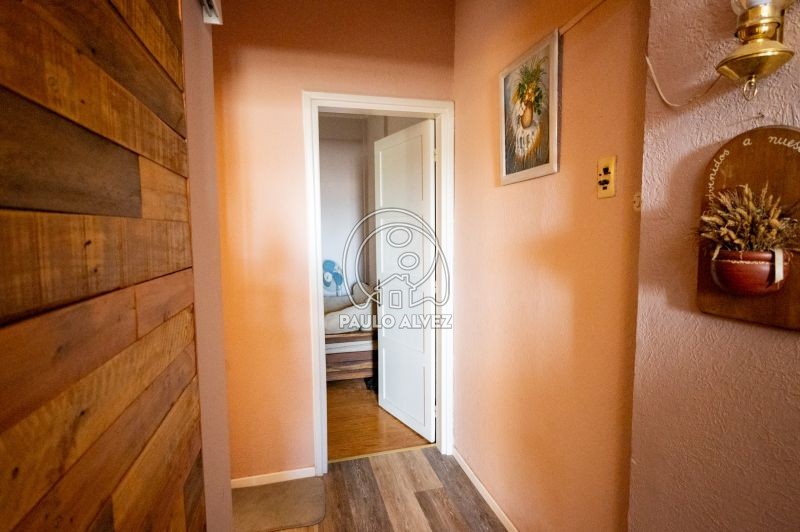 Pasillo a dormitorio y baño 