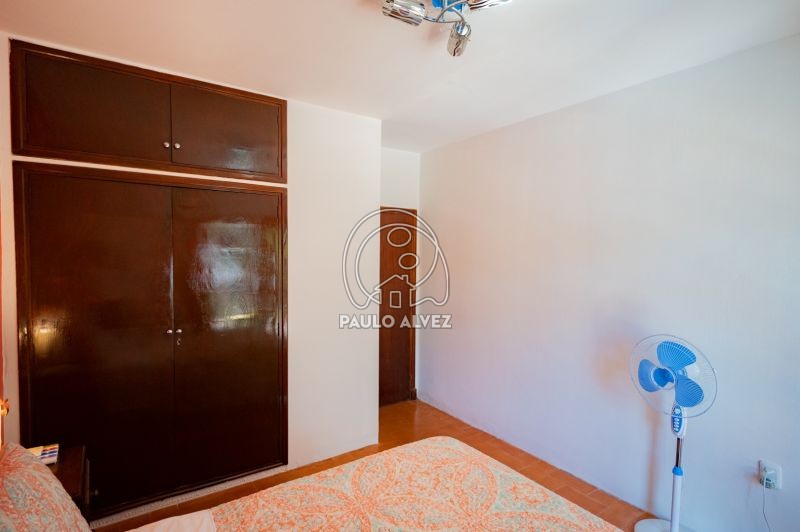 Dormitorio con placares empotrados