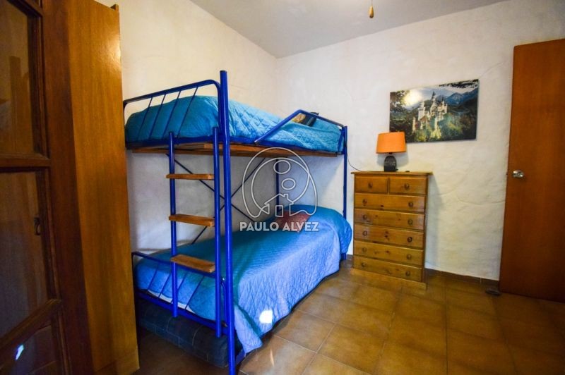 Dormitorio con cuchetas