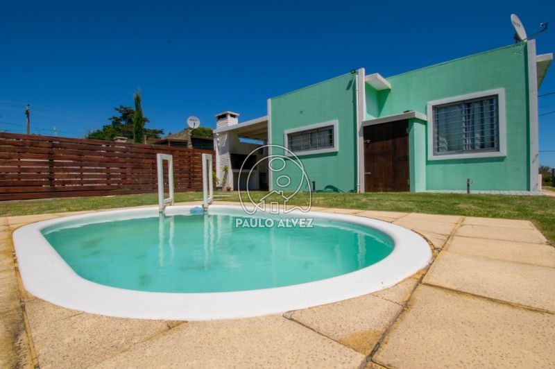 Jard&iacute;n con Piscina