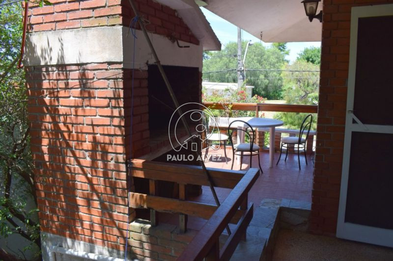 Terraza con parrillero