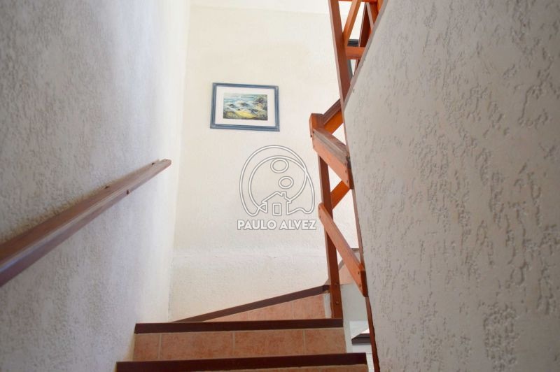 Escalera con pasamanos