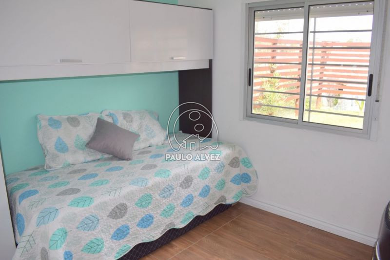 Dormitorio con cama marinera