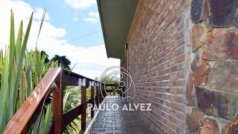 Dos propiedades con acceso independiente