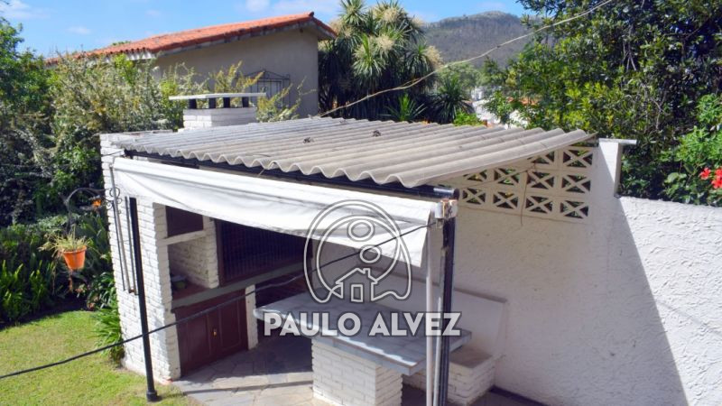 Vista al parrillero cubierto