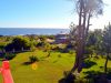 Balcón con vista al mar y al jardín