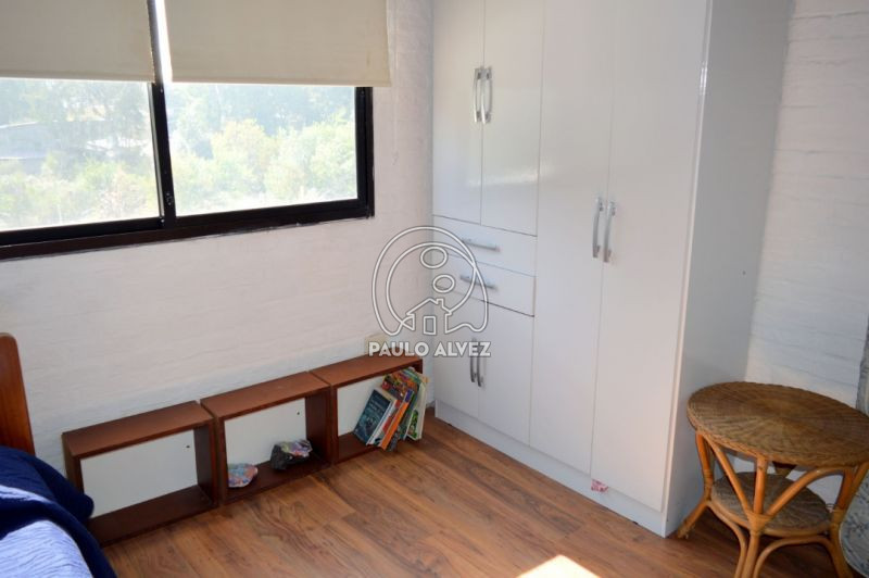 Dormitorio con aire acondicionado