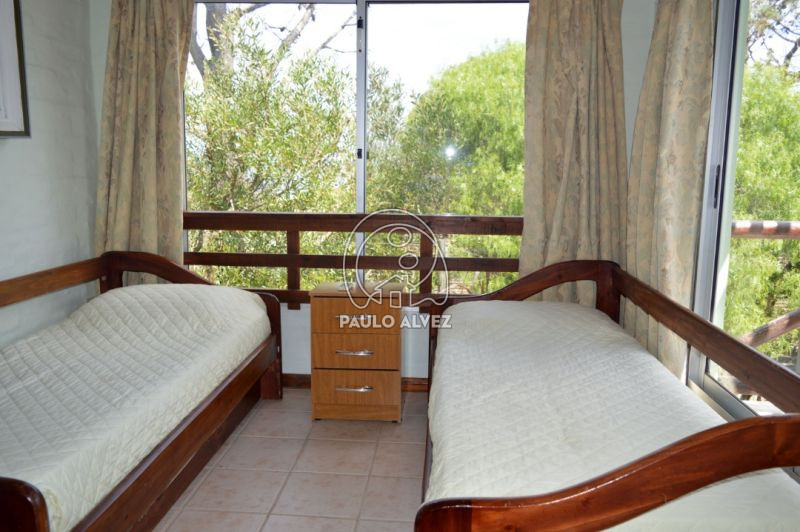 Dormitorio con aire acondicionado