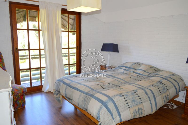 Dormitorio matrimonial al balcón trasero