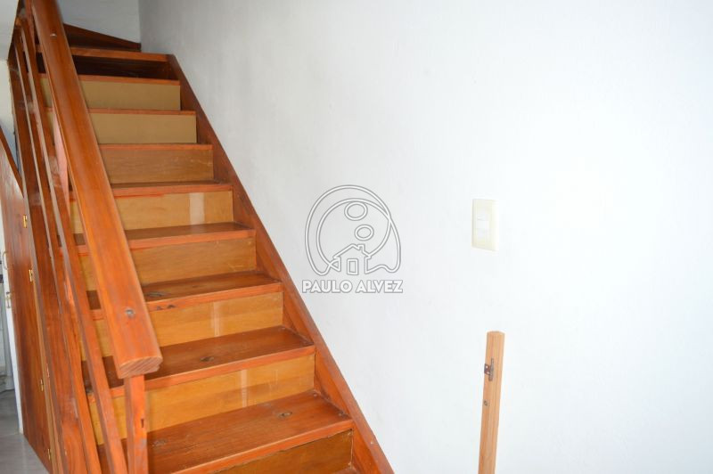 Escalera con pasamanos