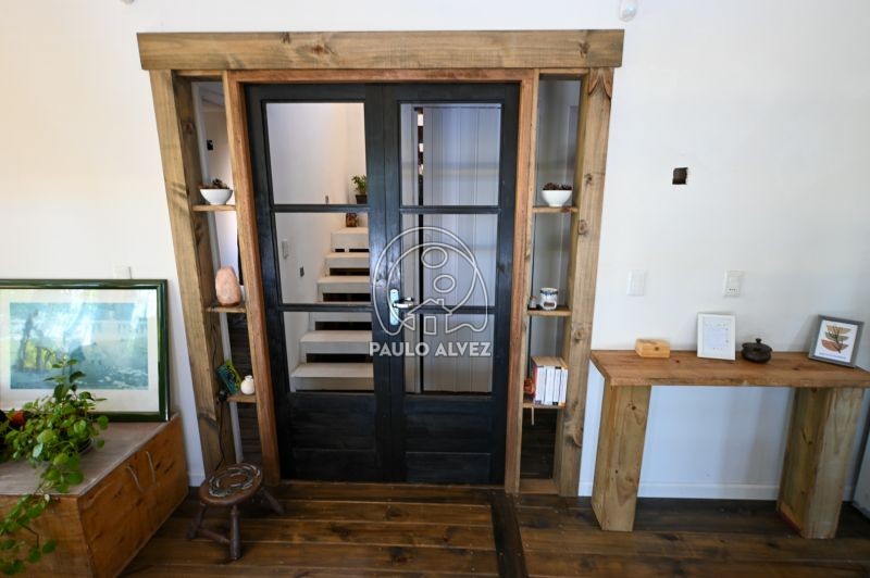 Ingreso a dormitorio y segunda planta 