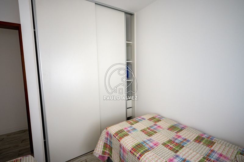 Dormitorio con placares 