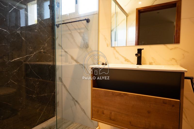 Baño con mampara de baño 