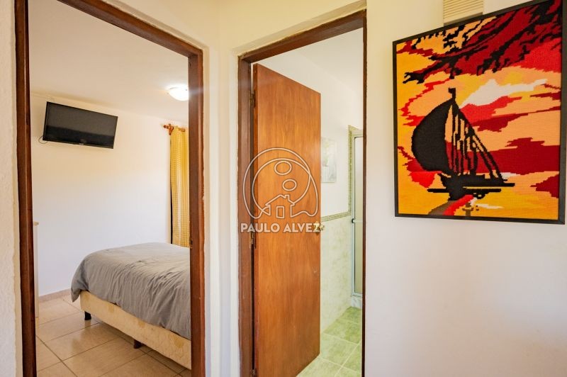 Pasillo a baño completo 