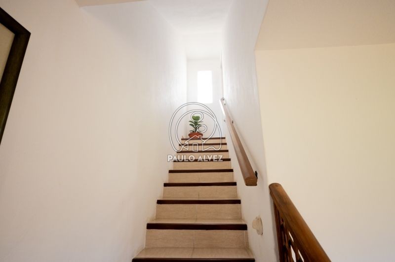 Acceso por escaleras 