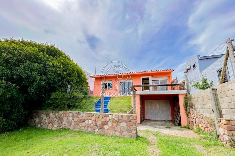 Predio cercado al fondo 