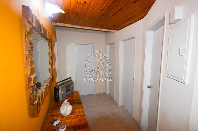 Pasillo a baños y dormitorios 
