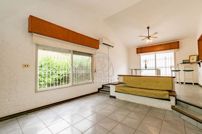 Desde el living accedemos al comedor 