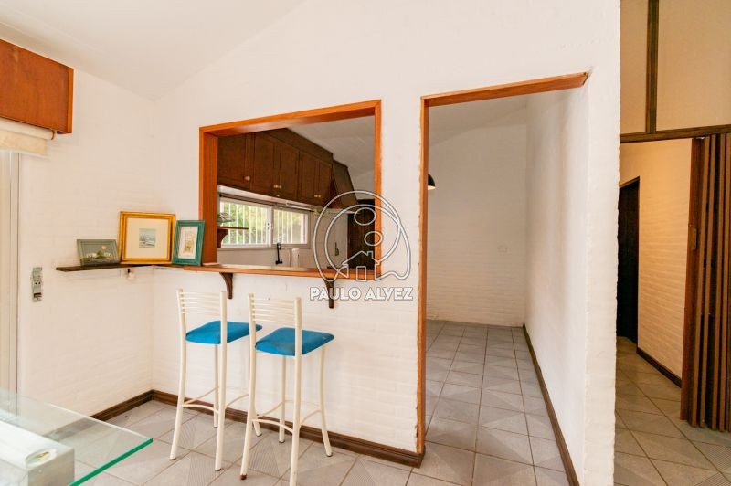 Cocina con pasa platos 