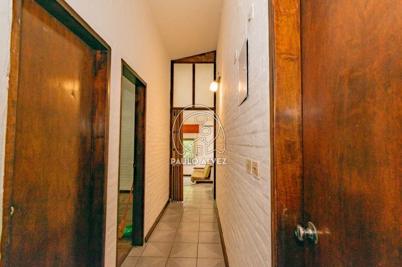 Pasillo distribuidor 