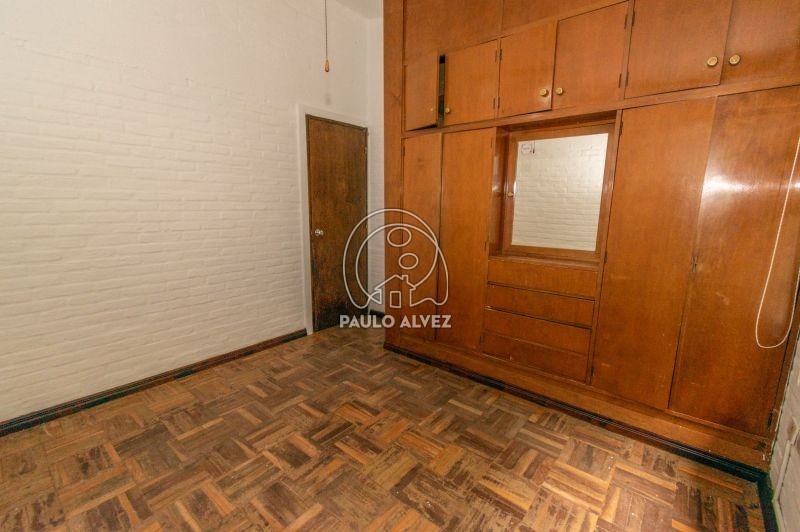 Dormitorio con muebles empotrados 