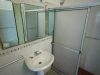 Baño con mampara de vidrio