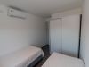 Dormitorio con muebles