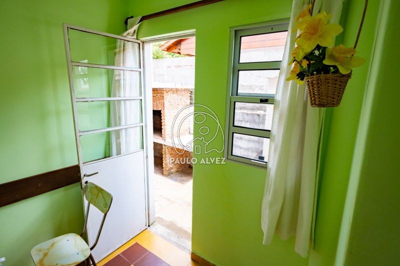 Salida de la cocina a parrillero 