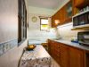 Cocina con mueble bajo mesada