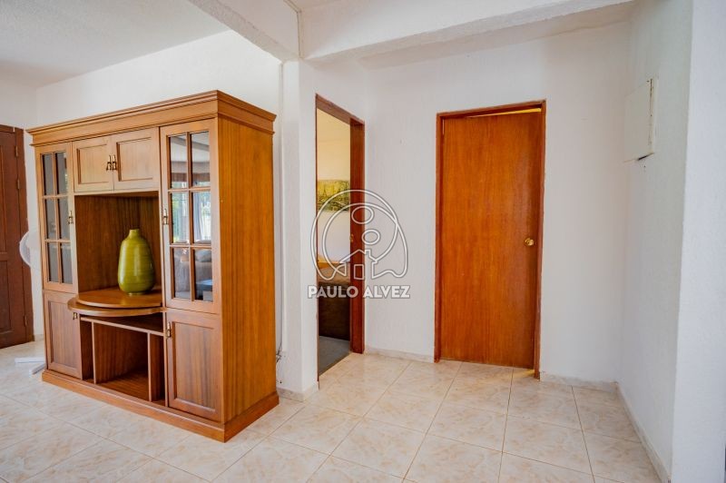 Acceso a dormitorio y baño 