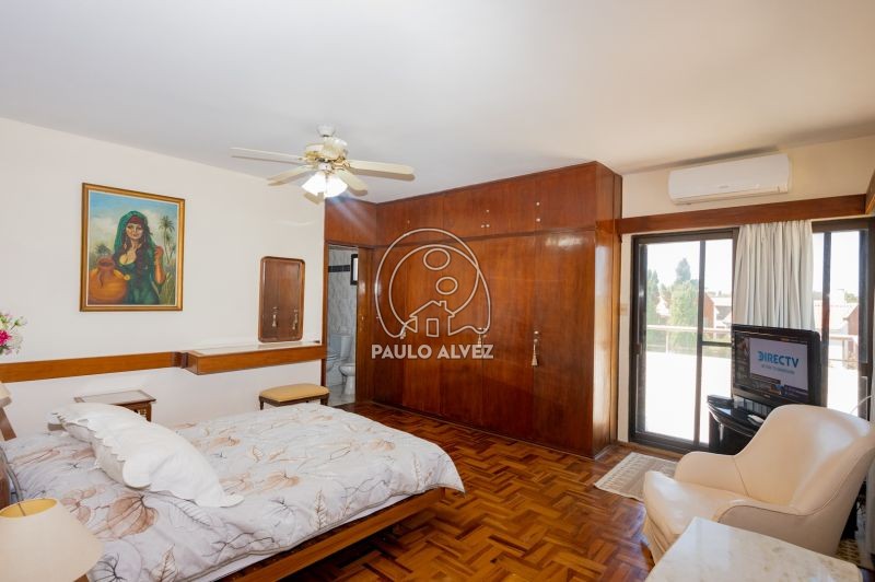 Dormitorio con salida 