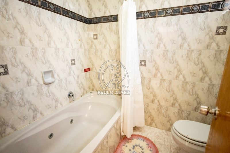 Ba&ntilde;o con Jacuzzi 