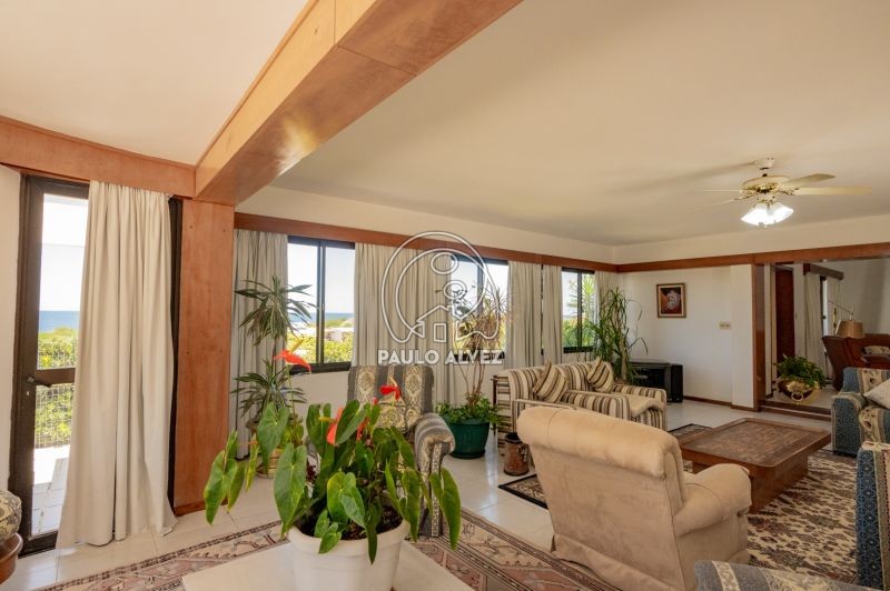 Ventanales que brindan mucha luz 