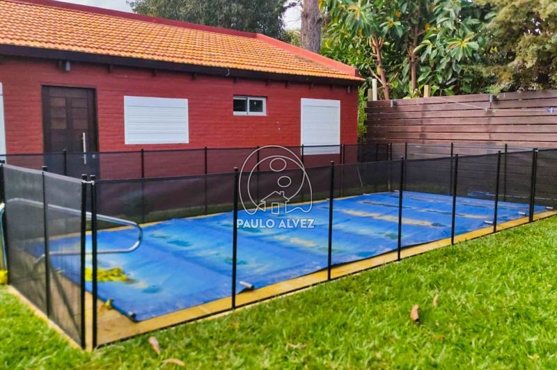 Piscina cercada