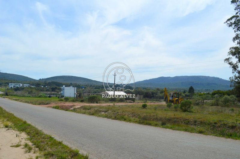 Ubicada sobre camino vecinal 