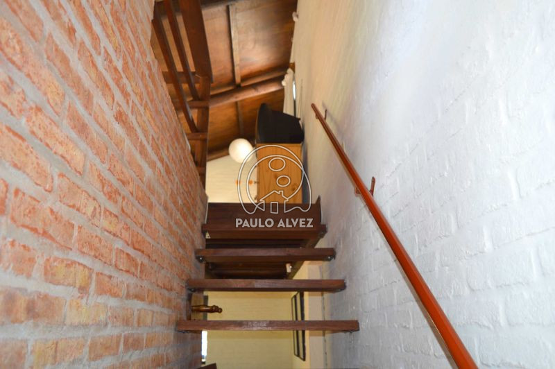 Acceso por escaleras 