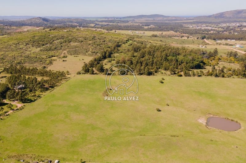 240 metros en su lateral 