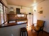 Cocina con barra desayunador